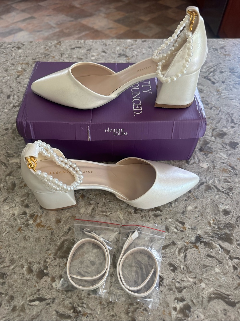 Pearl-Ankle Pumps in Ivory Leather - Picture 3 of 5